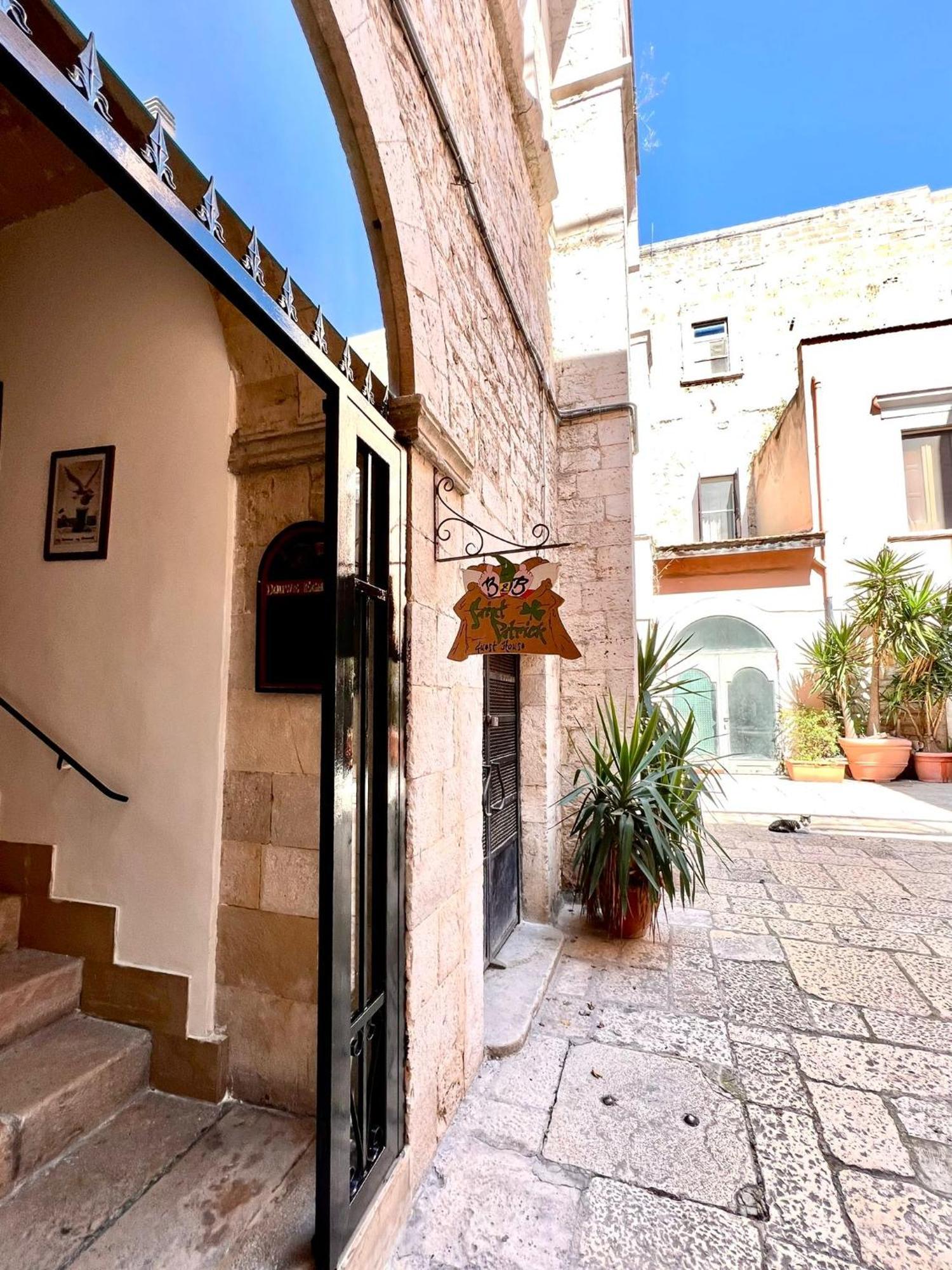 Casa Vacanza Saint Patrick Барлетта Экстерьер фото